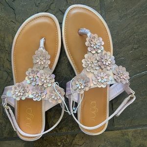 Youth girl size 4 pink sandals NWOT never worn.